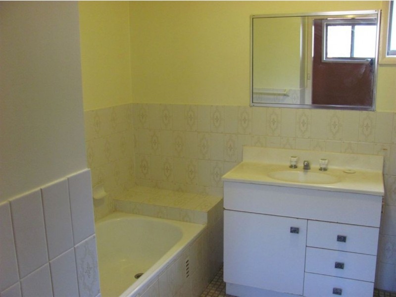 6/7 Shrike Place, Ingleburn NSW 2565