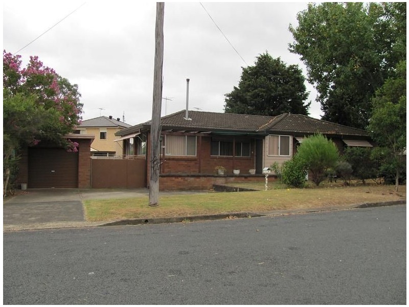 8 Victoria Road, Macquarie Fields NSW 2564