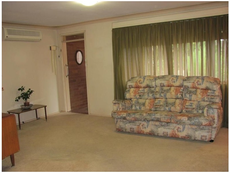 8 Victoria Road, Macquarie Fields NSW 2564