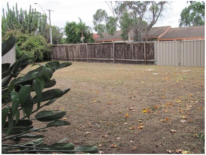 8 Victoria Road, Macquarie Fields NSW 2564