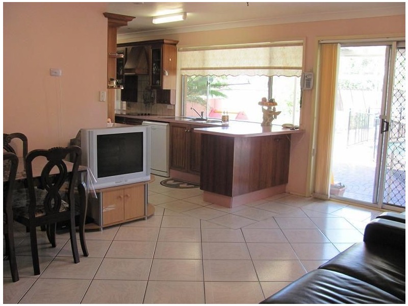 4 Buna Place, Glenfield NSW 2167