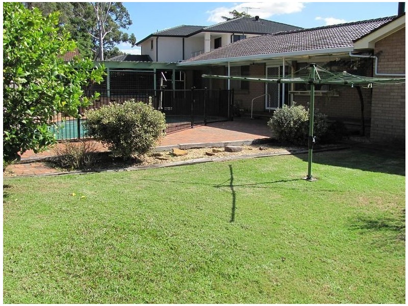 4 Buna Place, Glenfield NSW 2167