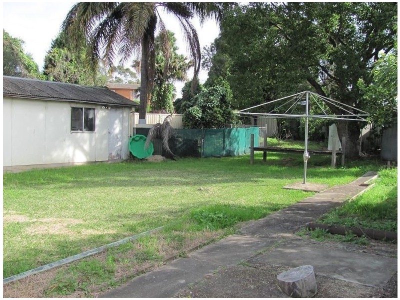 20 Alexander Crescent, Macquarie Fields NSW 2564