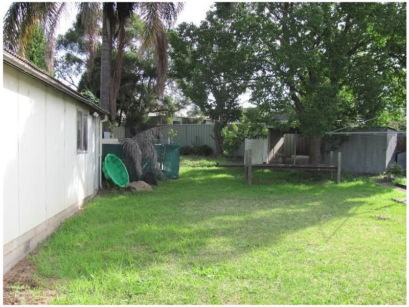 20 Alexander Crescent, Macquarie Fields NSW 2564