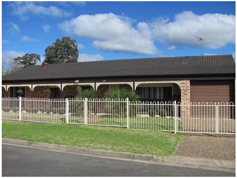 27 Geranium Avenue, Macquarie Fields NSW 2564
