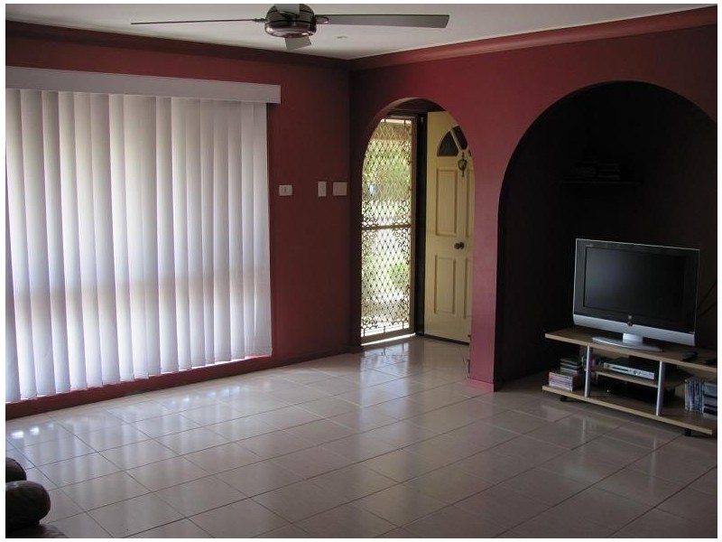 27 Geranium Avenue, Macquarie Fields NSW 2564