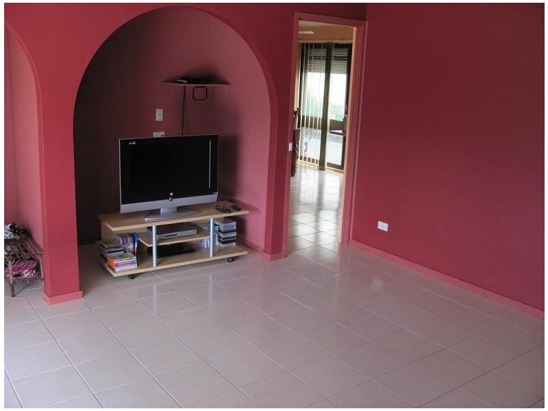 27 Geranium Avenue, Macquarie Fields NSW 2564