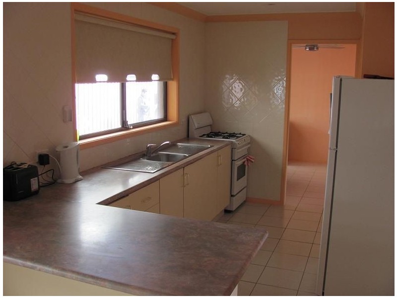 27 Geranium Avenue, Macquarie Fields NSW 2564