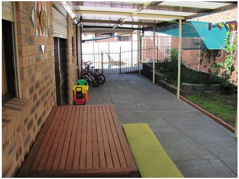 27 Geranium Avenue, Macquarie Fields NSW 2564