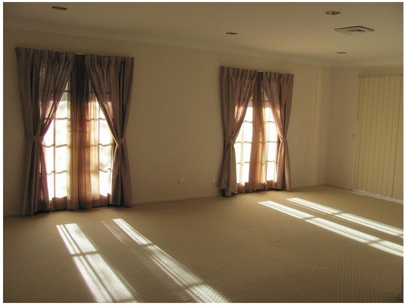 15 Renault Place, Ingleburn NSW 2565