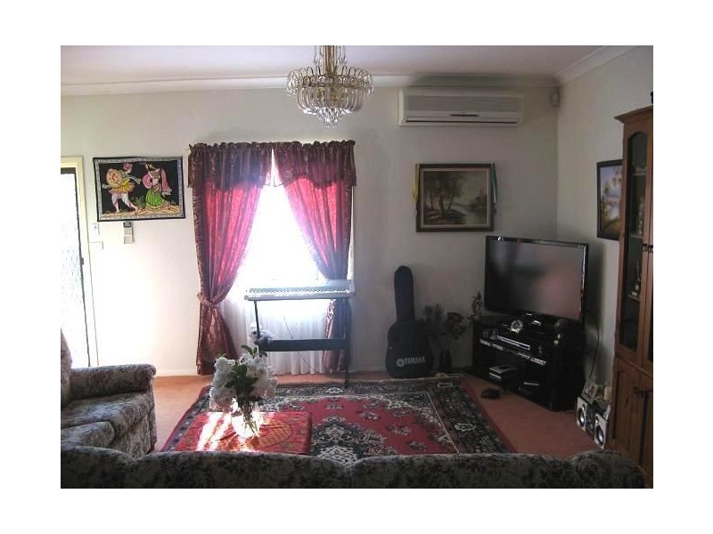 7 Alexander Crescent, Macquarie Fields NSW 2564