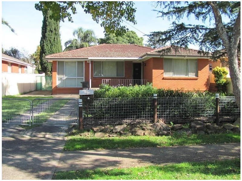 20 Alexander Crescent, Macquarie Fields NSW 2564