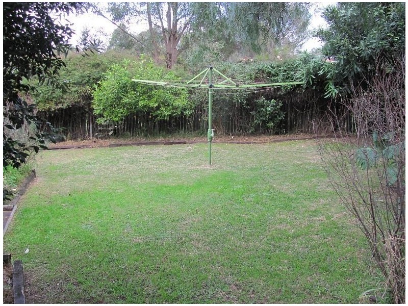 33 Harrow Road, Glenfield NSW 2167
