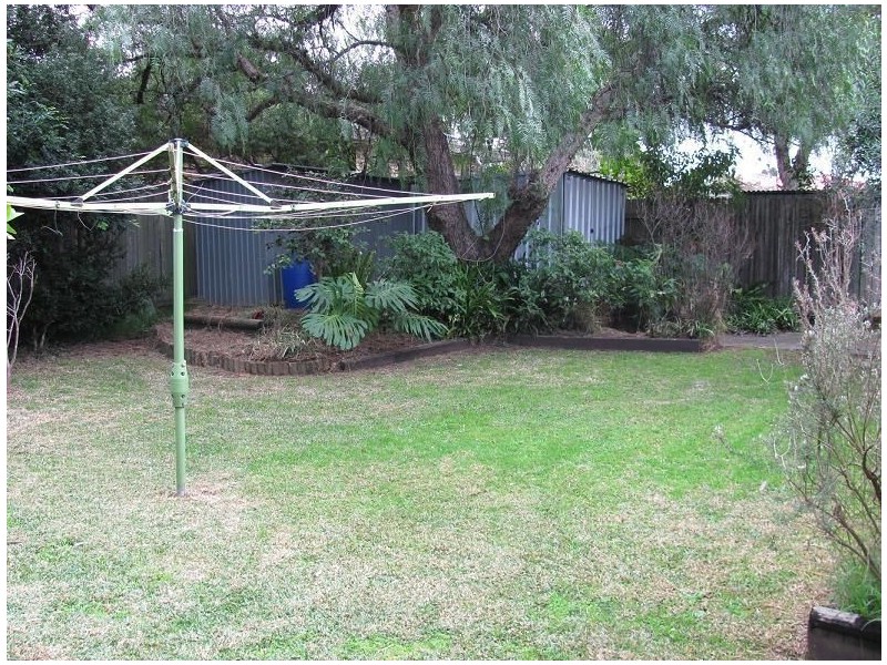 33 Harrow Road, Glenfield NSW 2167