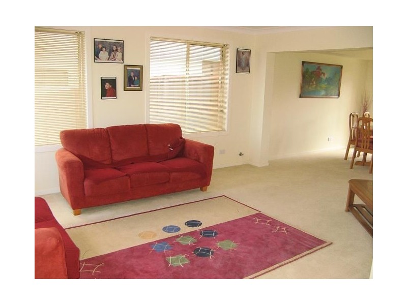 9 Rebellion Way, Macquarie Links NSW 2565