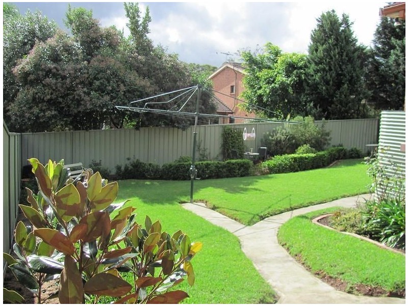 13 Hodkin Place, Ingleburn NSW 2565