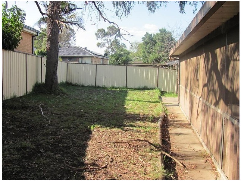 23 Stranraer Drive, St Andrews NSW 2566
