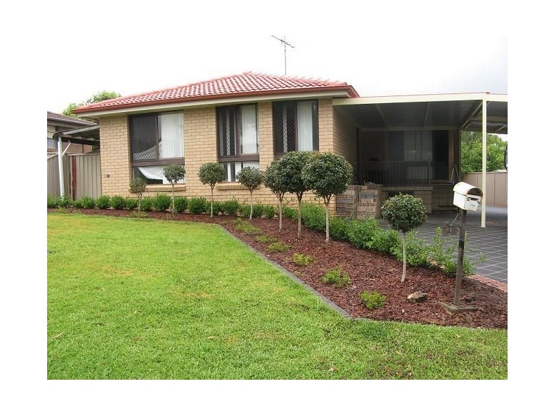 4 Cromarty Place, St Andrews NSW 2566
