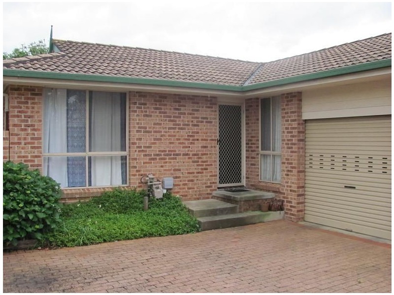 2/35 Bugatti Drive, Ingleburn NSW 2565