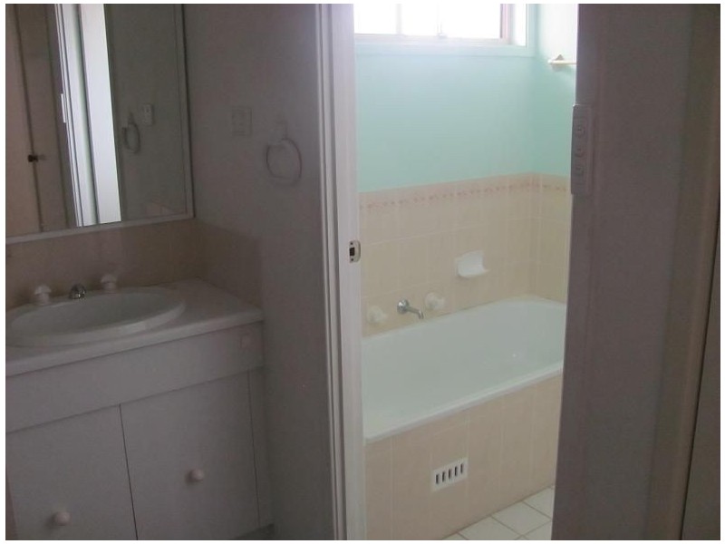 2/35 Bugatti Drive, Ingleburn NSW 2565