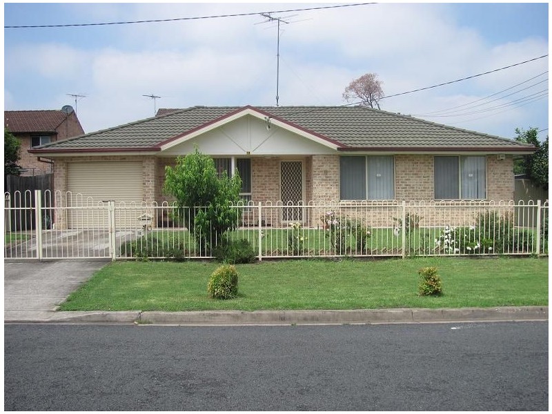 1B Warwick Street, Minto NSW 2566