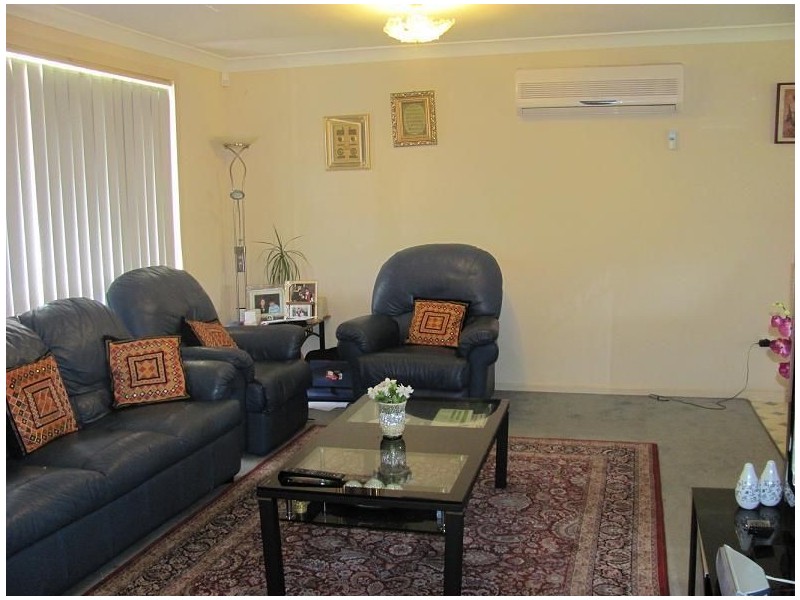 1B Warwick Street, Minto NSW 2566