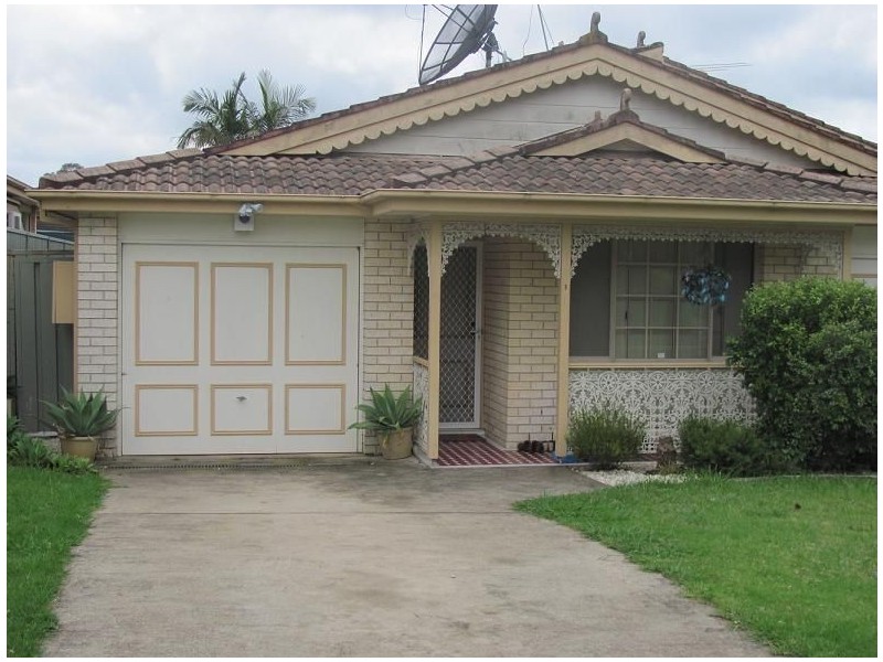 1/38 Fuchsia Cres, Macquarie Fields NSW 2564