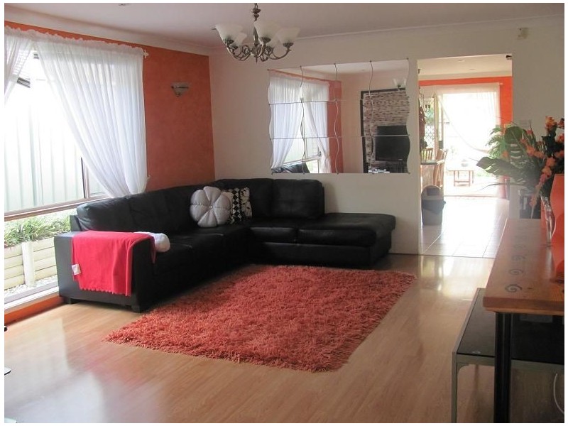 1/38 Fuchsia Cres, Macquarie Fields NSW 2564