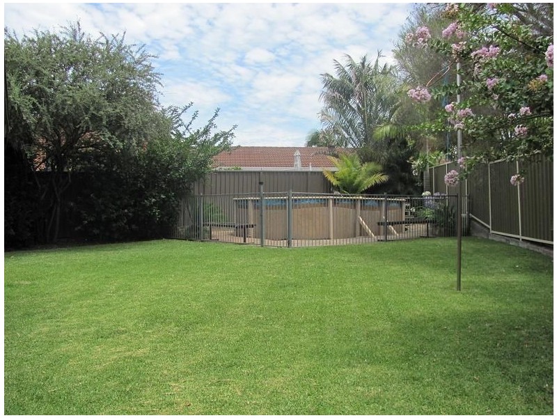 6 Orchard Place, Ingleburn NSW 2565
