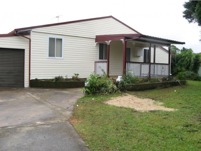 5 Fyfe Place, Glenfield NSW 2167