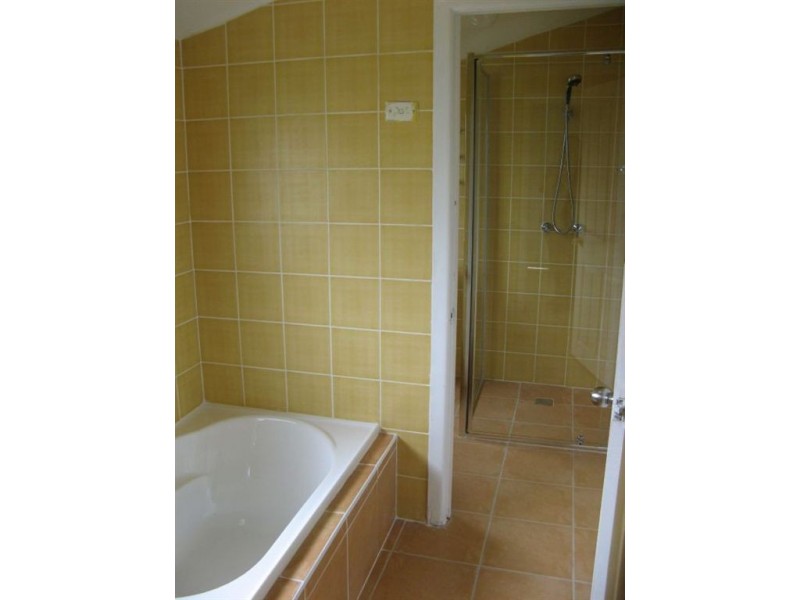 5 Fyfe Place, Glenfield NSW 2167