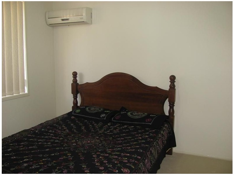 16 Norman Dunlop Crescent, Minto NSW 2566