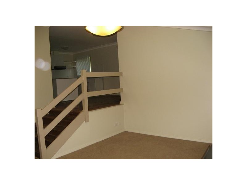 11/2 Whipbird Ave, Ingleburn NSW 2565