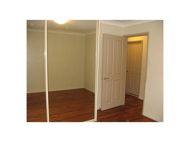 11/2 Whipbird Ave, Ingleburn NSW 2565