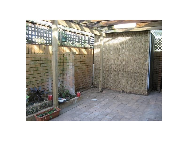 11/2 Whipbird Ave, Ingleburn NSW 2565