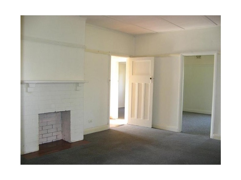 22 Fields Road, Macquarie Fields NSW 2564