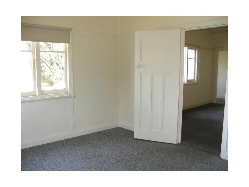 22 Fields Road, Macquarie Fields NSW 2564