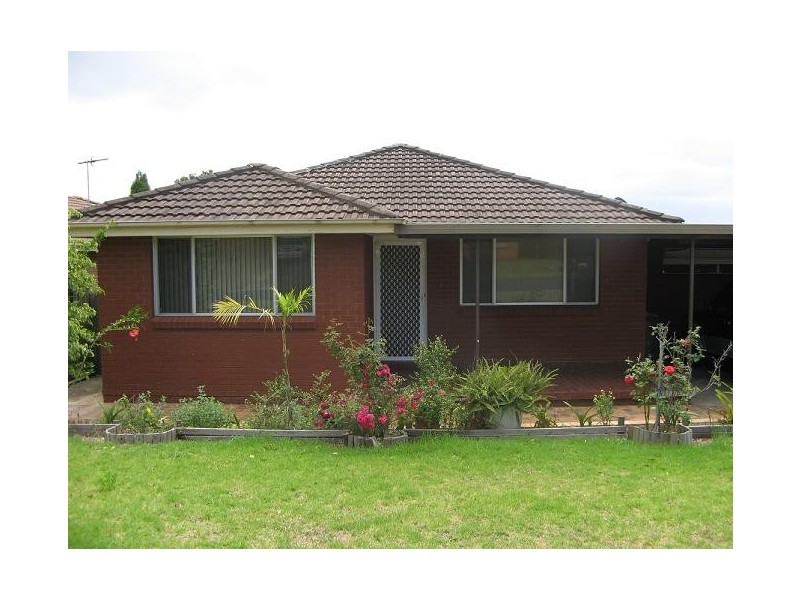 15 Underwood Road, Minto NSW 2566