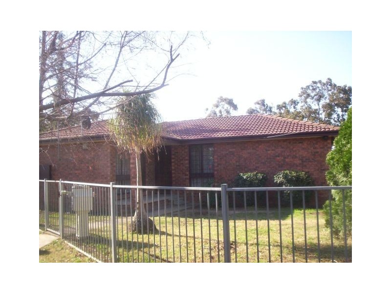 2 Gaiety Pl, Doonside NSW 2767