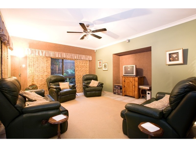 23 Sumner Place, Carindale QLD 4152