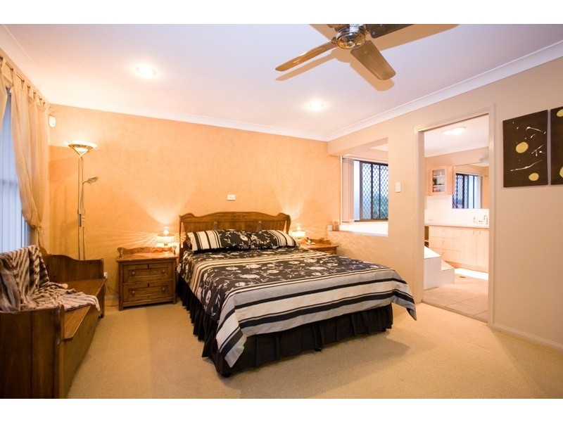 23 Sumner Place, Carindale QLD 4152