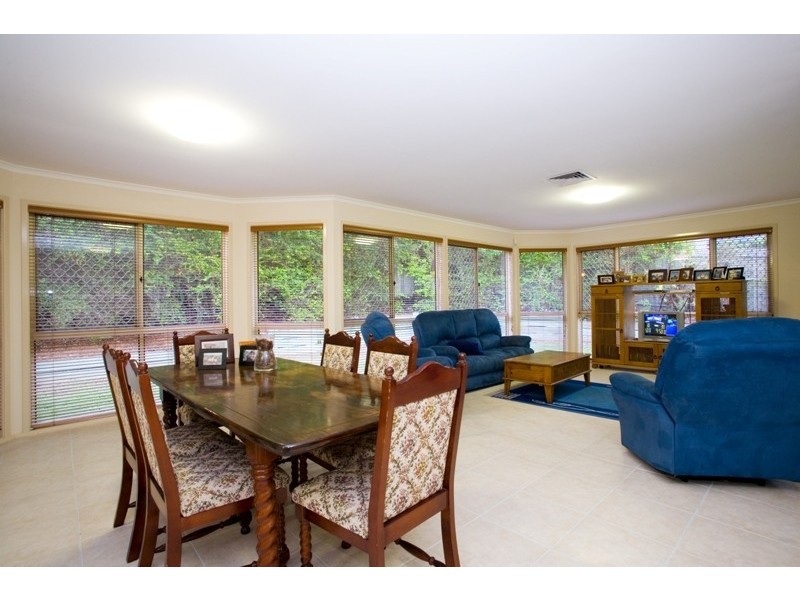 43 Oakley Street, Carindale QLD 4152