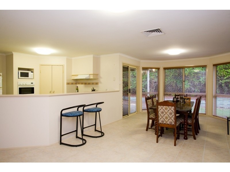 43 Oakley Street, Carindale QLD 4152