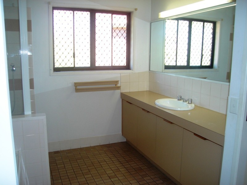 387 Winstanley Street, Carindale QLD 4152