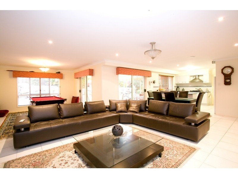 31 Oakley Street, Carindale QLD 4152