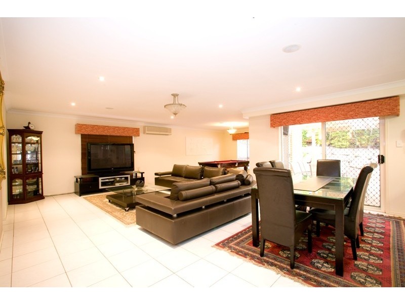 31 Oakley Street, Carindale QLD 4152