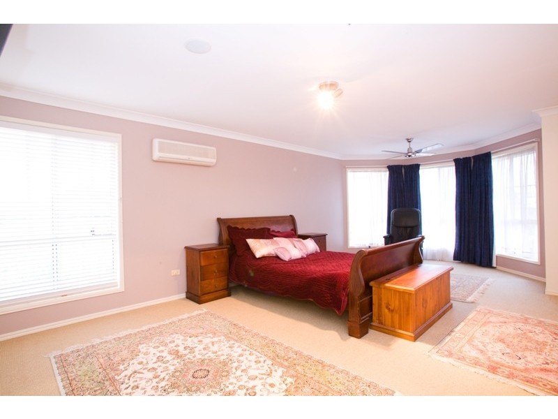 31 Oakley Street, Carindale QLD 4152