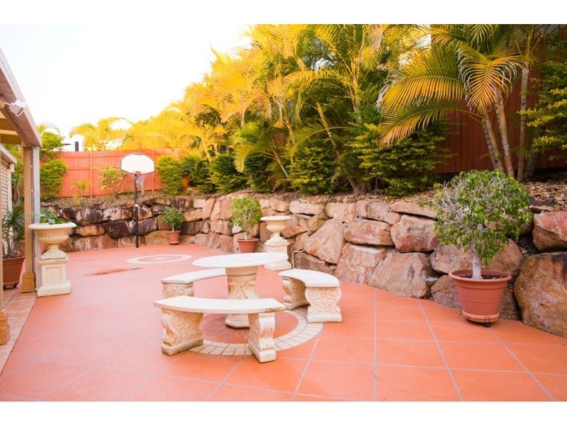 31 Oakley Street, Carindale QLD 4152