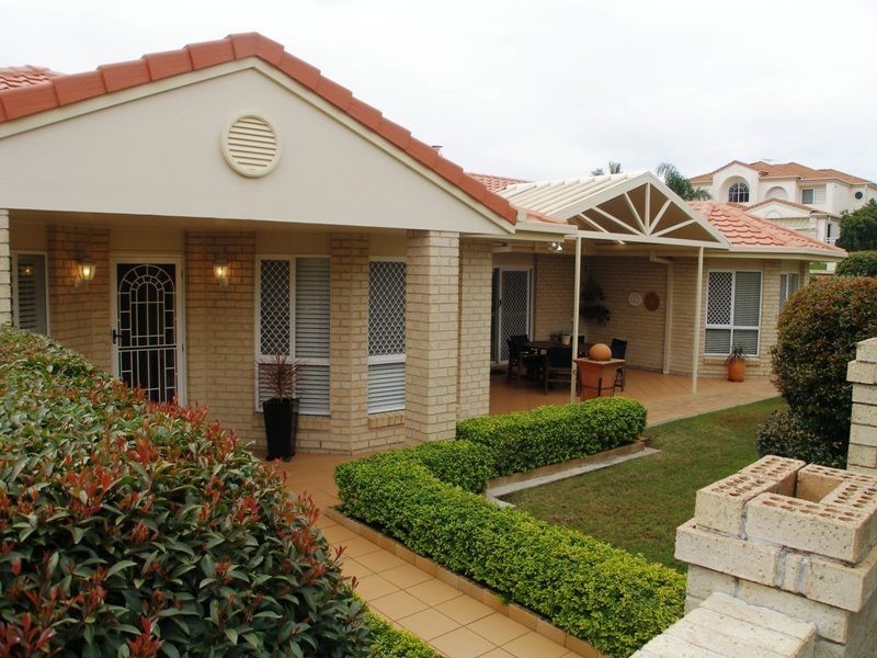 1 Barnstos Place, Carindale QLD 4152