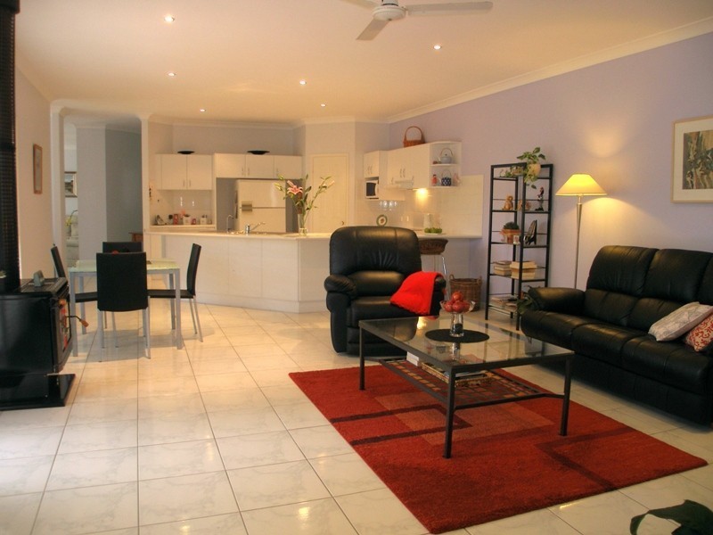1 Barnstos Place, Carindale QLD 4152